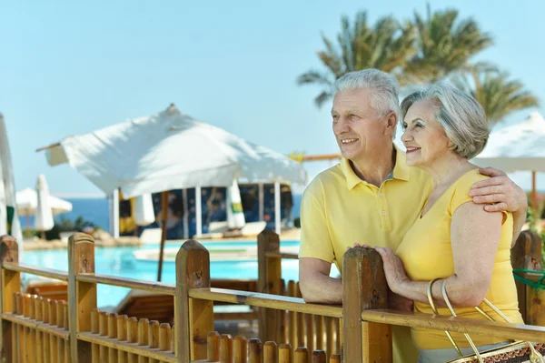 Pareja mayor en el mar — Foto de Stock