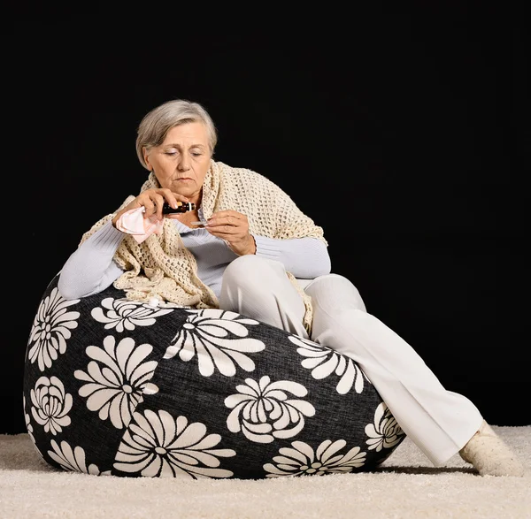 Mujer tratada con medicamentos — Foto de Stock