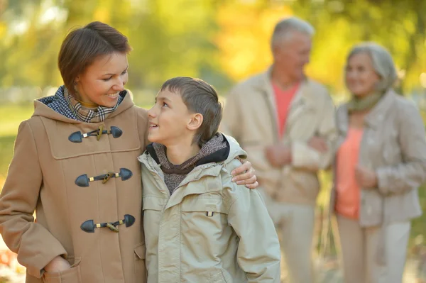 Friendly family in autumn park — Stock Photo, Image