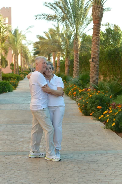Senior couple at resort — Stock Photo, Image