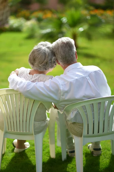 Senior couple sitting in chair — Stock Photo, Image