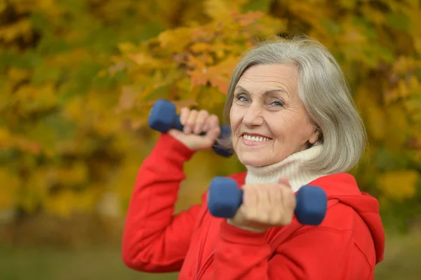 Mature woman with dumbbells — Stock Photo, Image