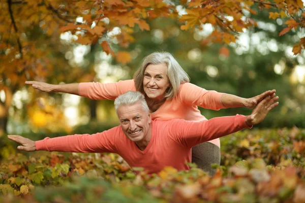 Paar hat Spaß — Stockfoto