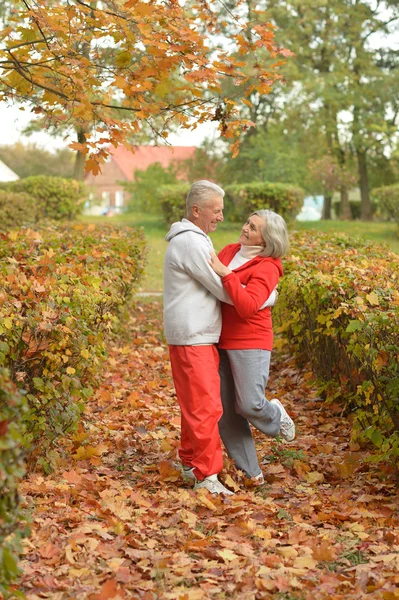 Casal se divertindo — Fotografia de Stock