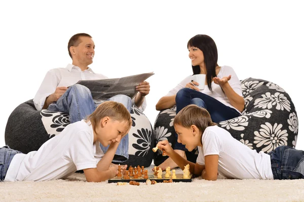 Glückliche Familie, die zusammen ruht — Stockfoto