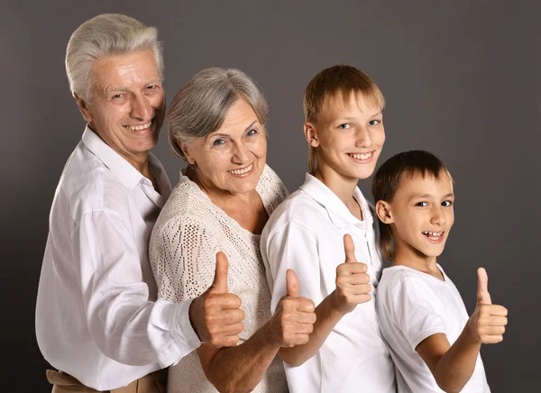 Famiglia divertente con i pollici in su — Foto Stock