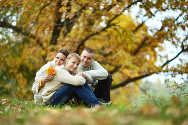 Family in autumn park — Stock Photo, Image