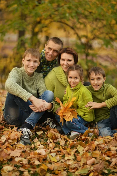 Family in autumn park — Stock Photo, Image