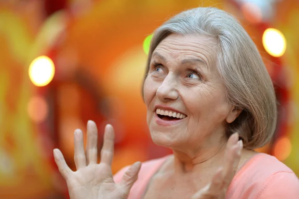 Senior woman in park — Stock Photo, Image