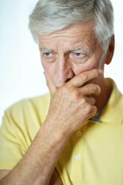 Pensativo hombre mayor —  Fotos de Stock
