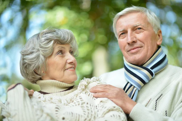 Mature couple in the autumn park — Stock Photo, Image