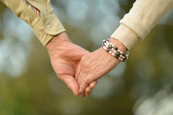 Hände zusammengehalten — Stockfoto