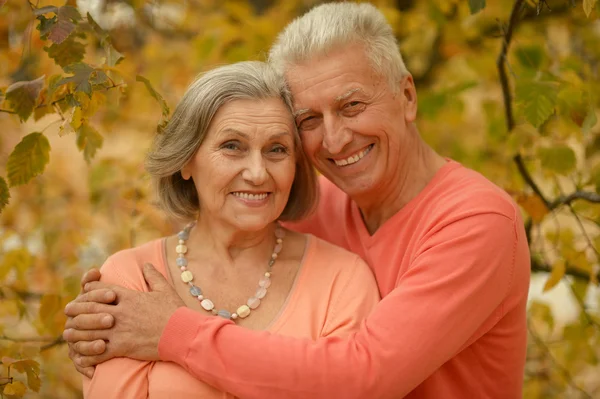 Mature couple in the autumn park — Stock Photo, Image