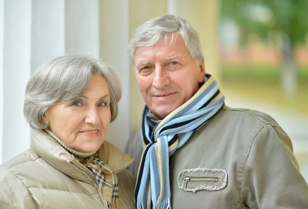 Mature couple  in the autumn park — Stock Photo, Image