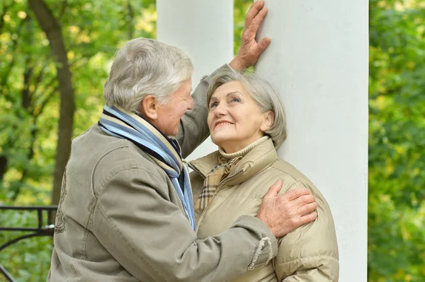 Mature couple  in the autumn park — Stock Photo, Image