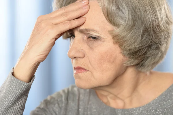 Zieke bejaarde vrouw — Stockfoto