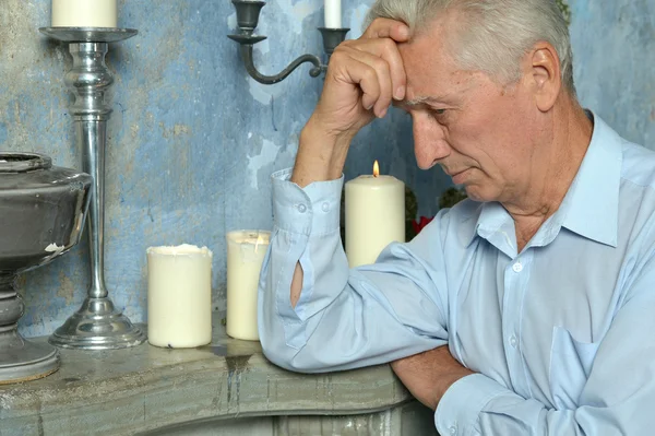 Tankeväckande senior mannen — Stockfoto