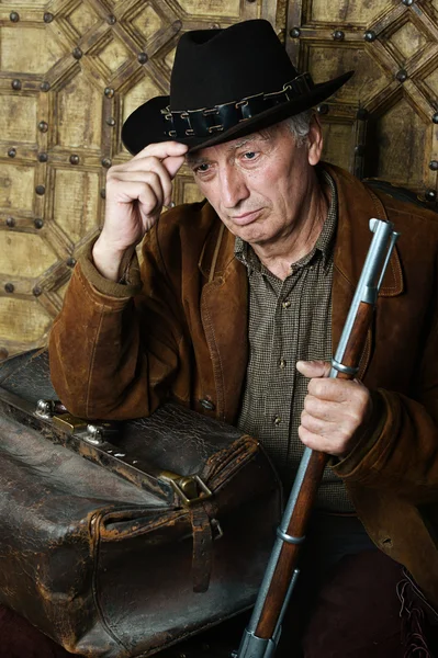 Mature male Bandit with gun — Stock Photo, Image