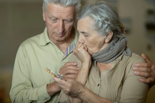 Portret van ziek senior paar — Stockfoto