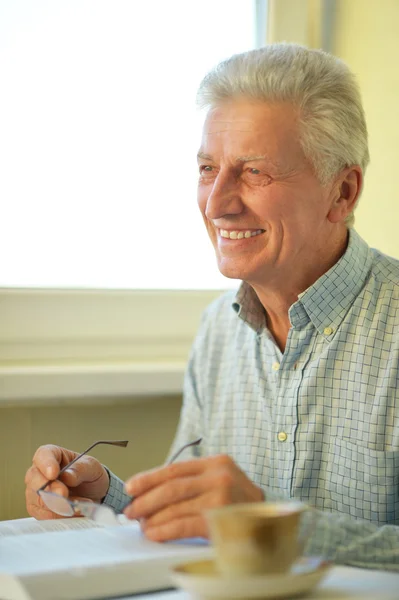 Senior man with book — Stock Photo, Image