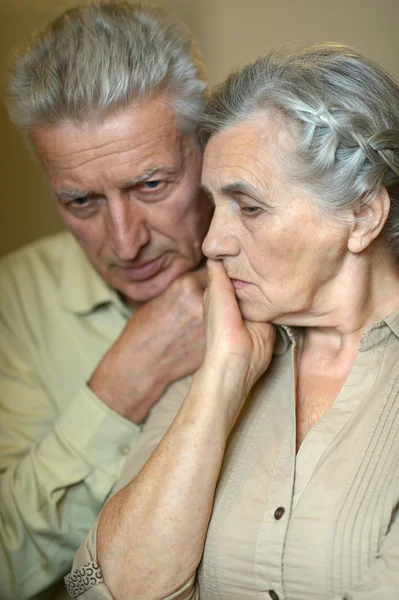 Sjuka äldre par — Stockfoto