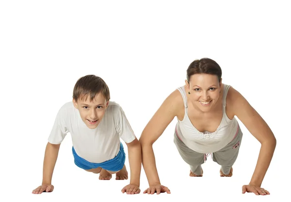 Mãe e filho fazendo exercícios — Fotografia de Stock