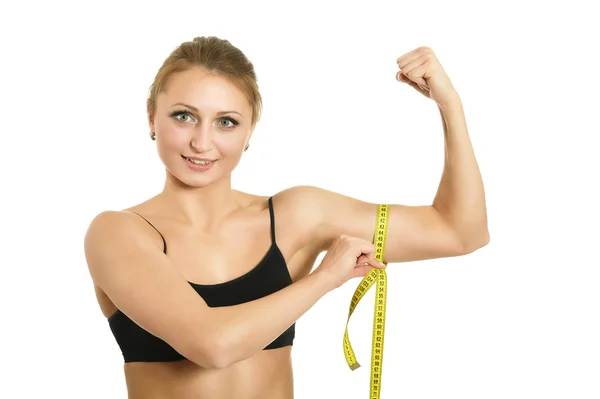 Vrouw is het meten van haar biceps — Stockfoto