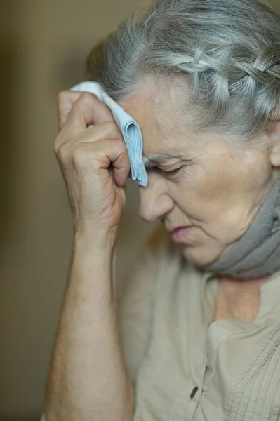 Kranke ältere Frau — Stockfoto