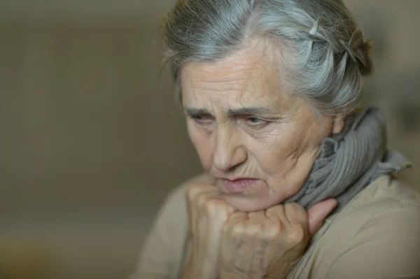 Mujer de edad triste — Foto de Stock