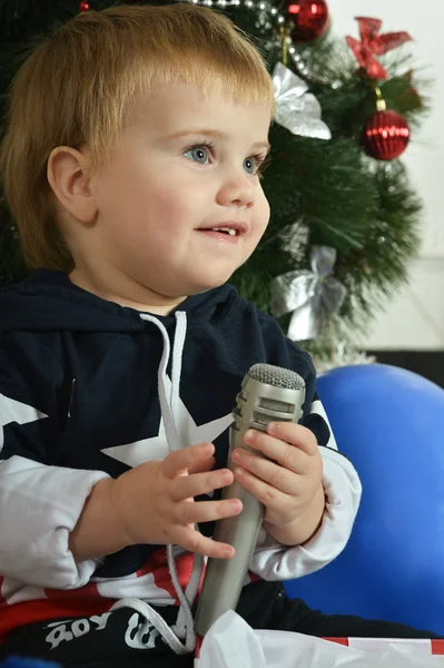 Niño pequeño con micrófono —  Fotos de Stock