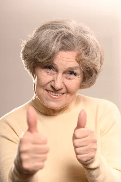 Old woman showing thumbs up — Stock Photo, Image