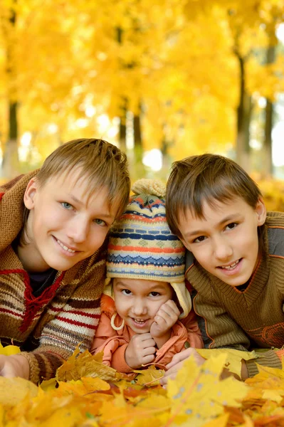 Boys and  girl  in autumn park — Stock Photo, Image