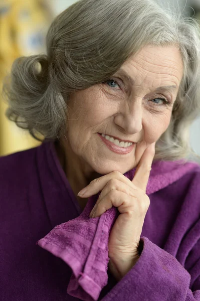 Beautiful old lady is resting — Stock Photo, Image