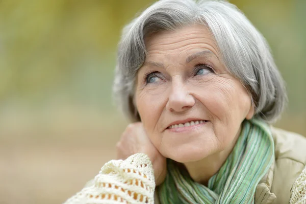 Elderly woman  in autumn — Stock Photo, Image