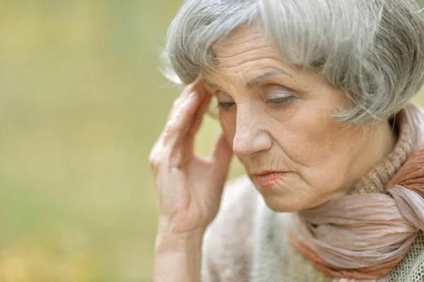 Niza triste vieja mujer —  Fotos de Stock