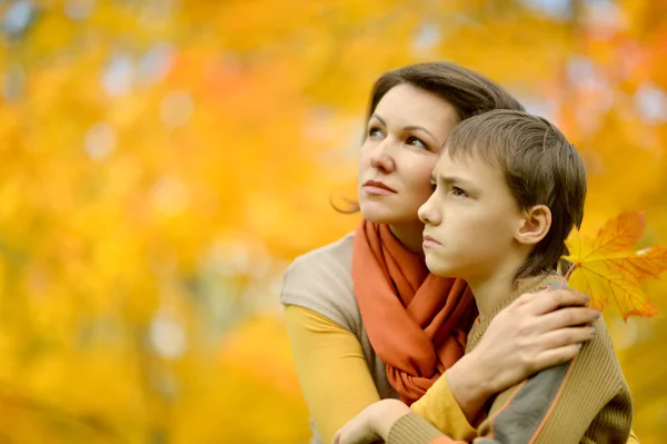 Sad mother with  son in park — Stock Photo, Image