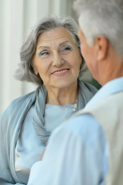 Ancianos pareja al aire libre —  Fotos de Stock