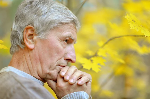 Thoughtful  elderly man — Stock Photo, Image