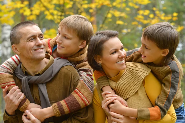 Family relaxing in autumn park — Stock Photo, Image