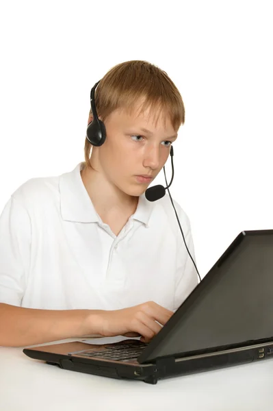 Menino com laptop — Fotografia de Stock