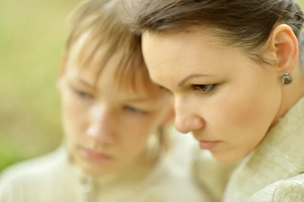 Sad mother with  son   in park — Stock Photo, Image