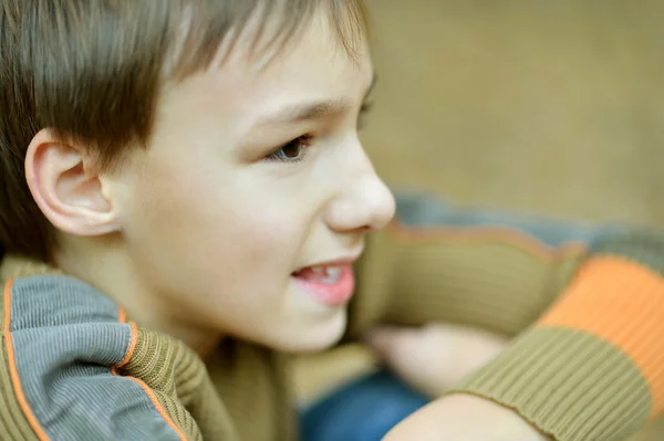 Boy in autumn park — Stock Photo, Image