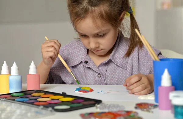 Little girl drawing — Stock Photo, Image