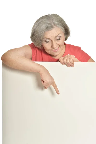 Seniorin mit weißem Plakat — Stockfoto