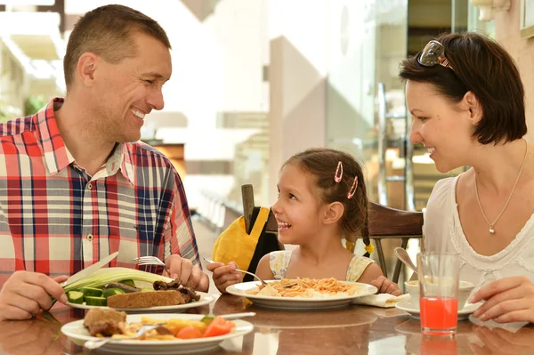 Famiglia felice a colazione — Foto Stock