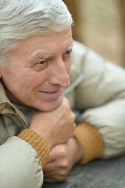 Thoughtful elderly man in autumn — Stock Photo, Image
