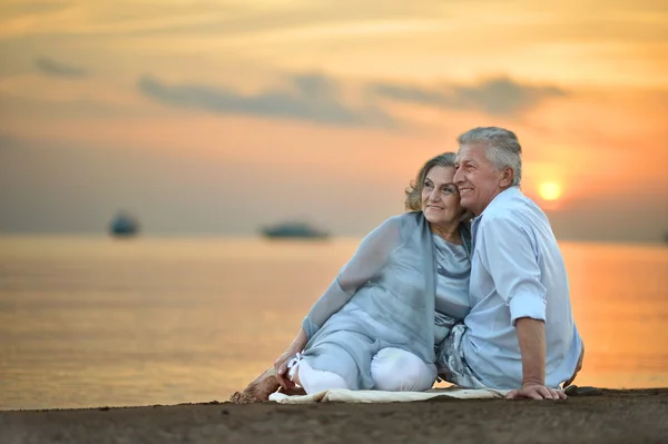 Äldre par på havet — Stockfoto