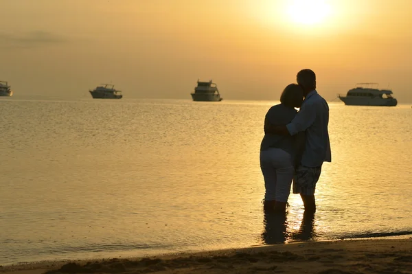 Casal sénior no mar — Fotografia de Stock