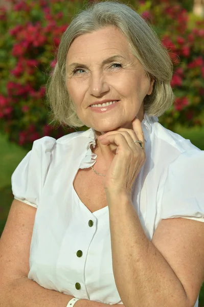 Senior woman at resort vacation — Stock Photo, Image