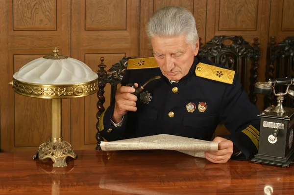 Military mature general  with newspaper — Stock Photo, Image